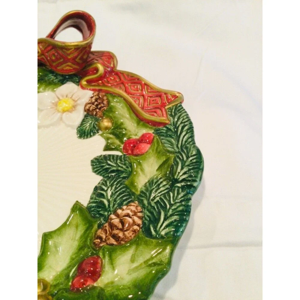 1995 Fitz & Floyd Christmas Wreath Holiday Plate with Pine Cones Flower 9”